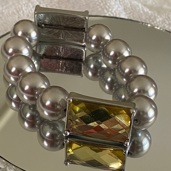 Lia Sophia Statement Stretch Bracelet – Faceted Citrine‑Look Stone & Faux Pearls - Picture 4 of 9